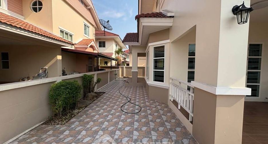 For sale 3 bedrooms house in Mueang Chon Buri, Chonburi