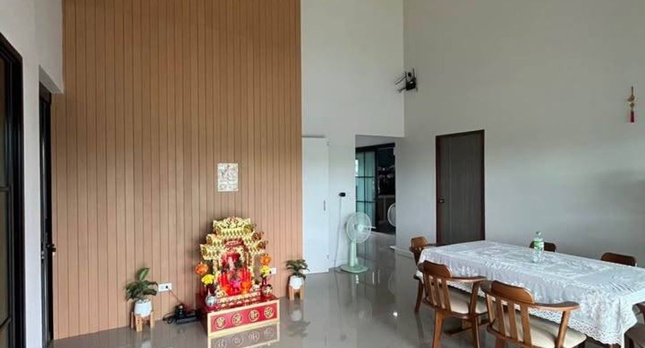 出售 5 卧室 独立屋 在 Phanat Nikhom, Chon Buri