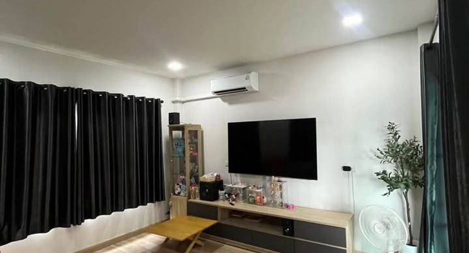 出售 5 卧室 独立屋 在 Phanat Nikhom, Chon Buri