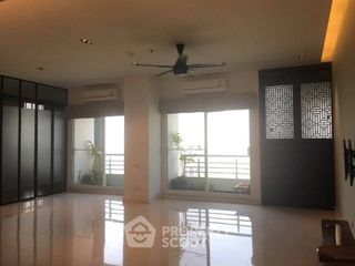 For sale 3 bedrooms apartment in Watthana, Bangkok