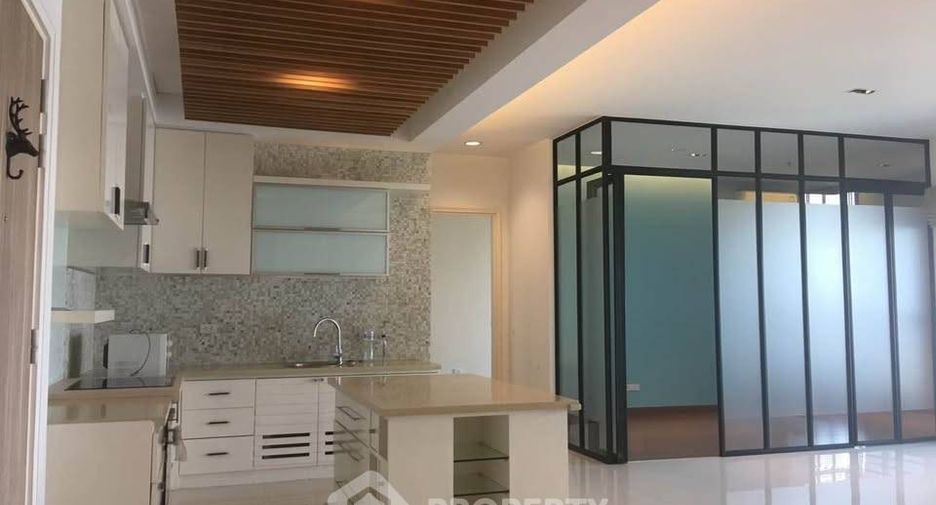 For sale 3 bedrooms apartment in Watthana, Bangkok