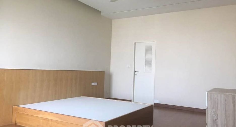 For sale 3 bedrooms apartment in Watthana, Bangkok