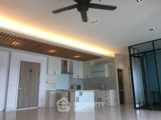 For sale 3 bedrooms apartment in Watthana, Bangkok