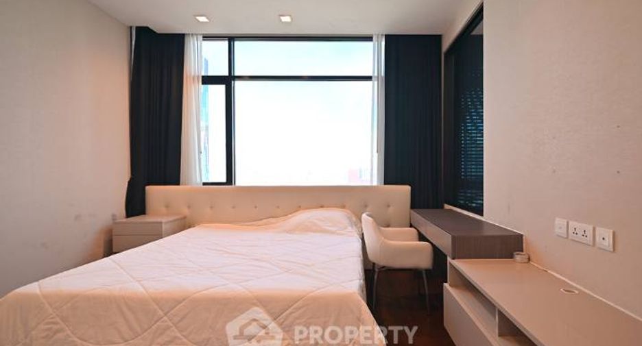 For sale 2 bedrooms condo in Huai Khwang, Bangkok