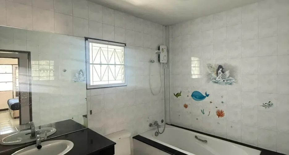 For rent 3 bedrooms townhouse in Mueang Phuket, Phuket