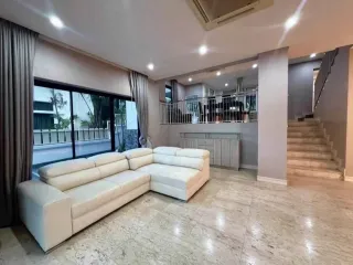 Casa en alquiler y en venta de 5 habitaciones en Bang Lamung, Chonburi