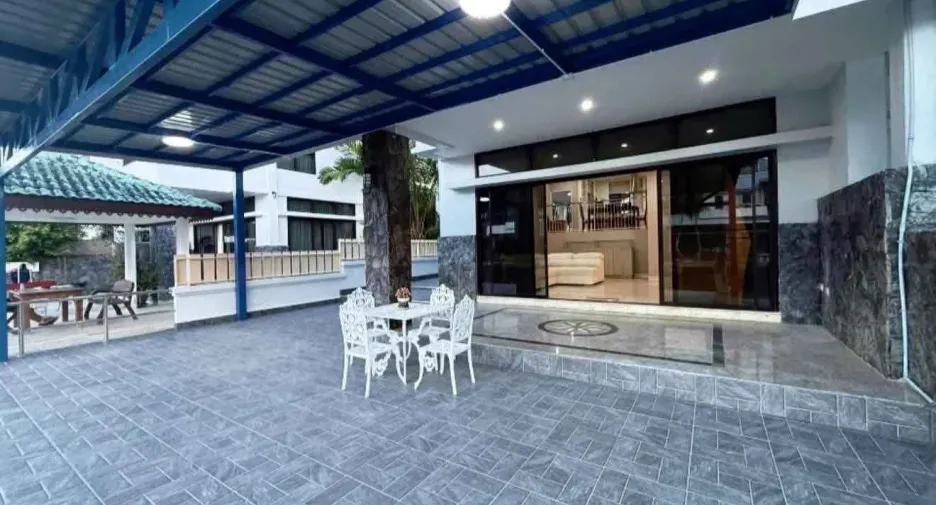 Casa en alquiler y en venta de 5 habitaciones en Bang Lamung, Chonburi