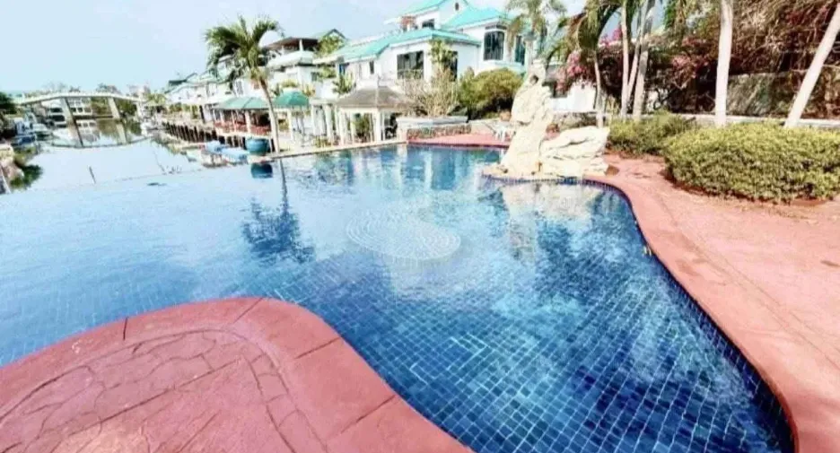 Casa en alquiler y en venta de 5 habitaciones en Bang Lamung, Chonburi