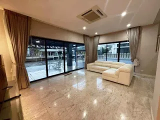 Casa en alquiler y en venta de 5 habitaciones en Bang Lamung, Chonburi