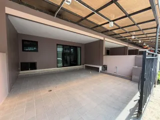 For sale 3 bedrooms townhouse in Bang Lamung, Chonburi