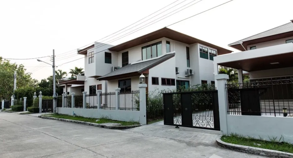 À louer 12 chambres villa à Prawet, Bangkok