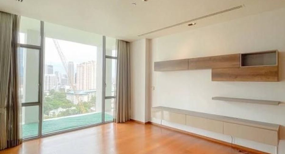 For sale 4 bedrooms condo in Sathon, Bangkok