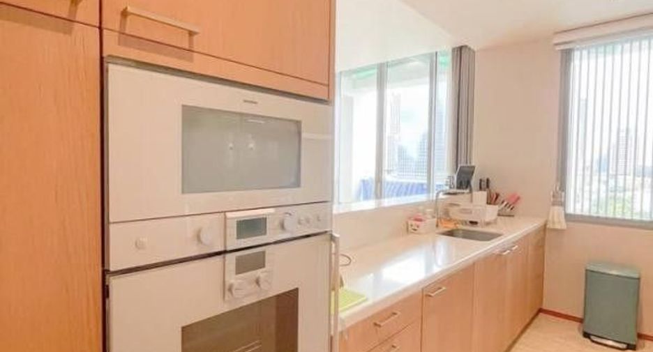 For sale 4 bedrooms condo in Sathon, Bangkok