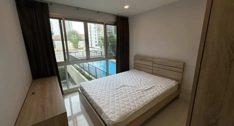 For rent 2 bedrooms condo in Phra Khanong, Bangkok