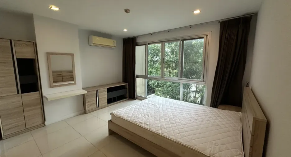For rent 2 bedrooms condo in Phra Khanong, Bangkok