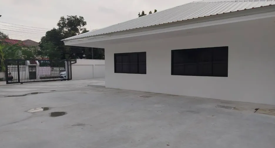 Продажа и аренда 1 кровать офис в Mueang Samut Prakan, Самутпракан