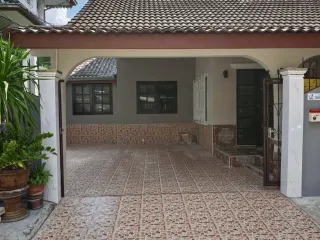 Аренда 3 спальни дом в Банг Капи, Бангкок