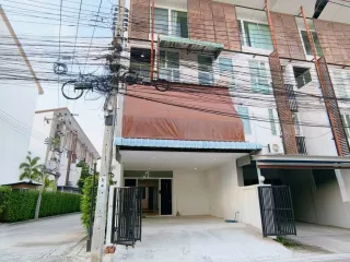 Аренда 4 спальни таунхаус в Pak Kret, Нонтабури