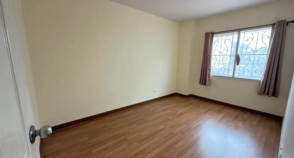 Reihenhaus zur Miete mit 3 Zimmer in Mueang Samut Prakan, Samut Prakan
