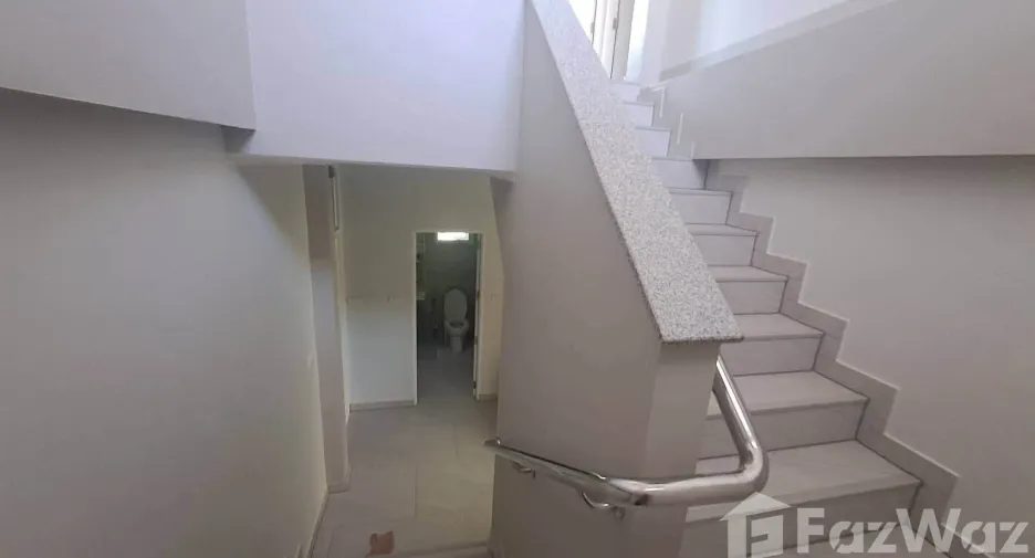 For rent 5 bedrooms house in Saraphi, Chiang Mai