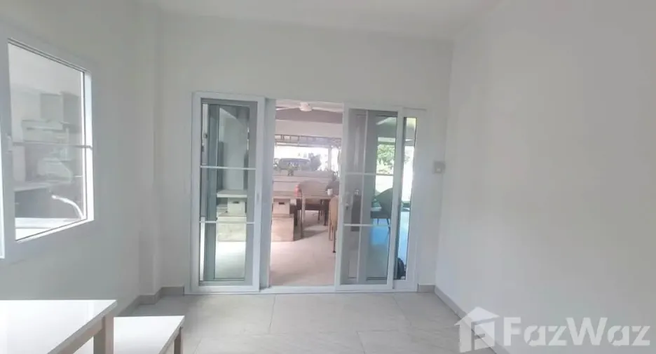 For rent 5 bedrooms house in Saraphi, Chiang Mai