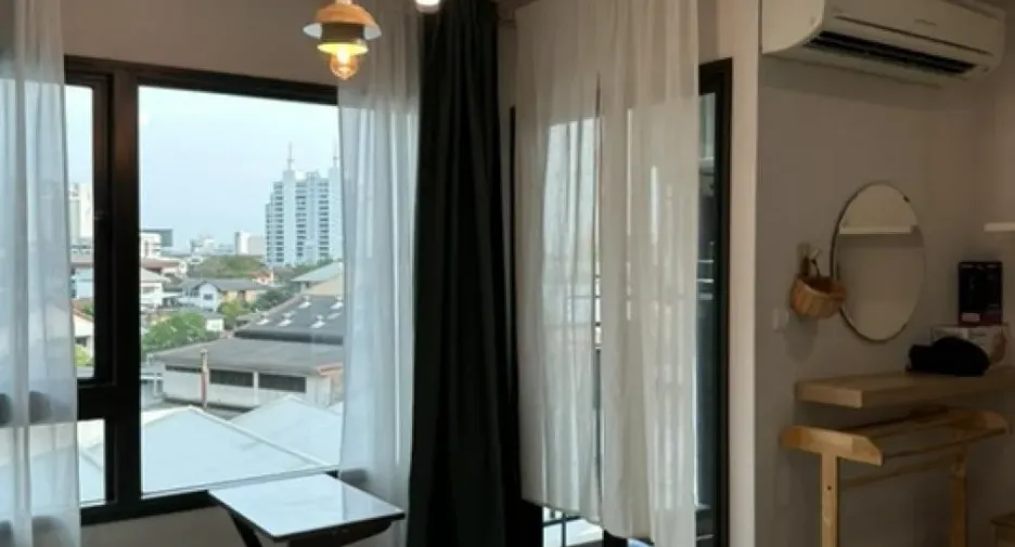 À louer studio condo à Yan Nawa, Bangkok