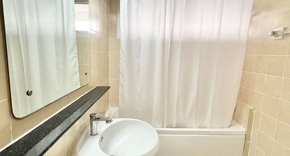 Condo en alquiler de 3 habitaciones en Khlong Toei, Bangkok