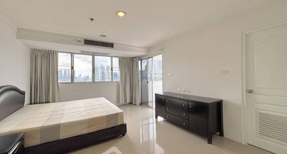 Condo en alquiler de 3 habitaciones en Khlong Toei, Bangkok