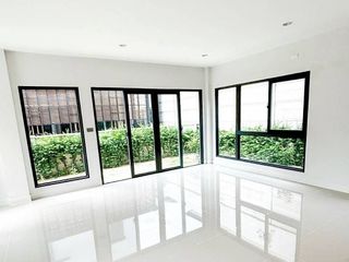 Продажа 4 спальни таунхаус в Тхунг Кхру, Бангкок