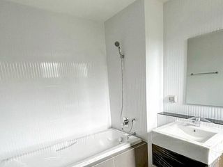 Продажа 4 спальни таунхаус в Тхунг Кхру, Бангкок