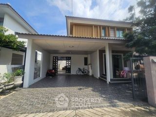 Продажа 4 спальни дом в Si Racha, Чонбури