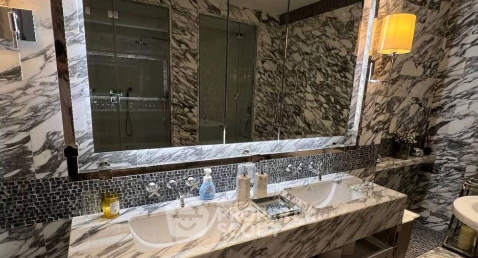 For sale 2 ベッドルーム condo in Sathon, Bangkok