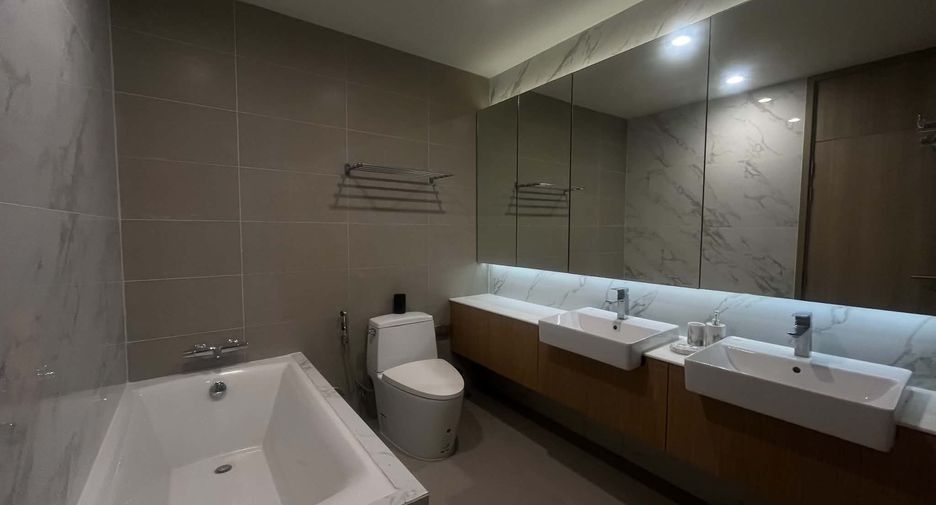 Wohnung zur Miete mit 2 Zimmer in Pathum Wan, Bangkok