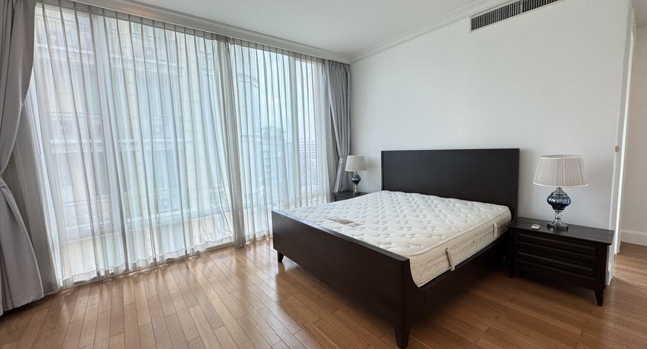 Condo en alquiler de 3 habitaciones en Watthana, Bangkok