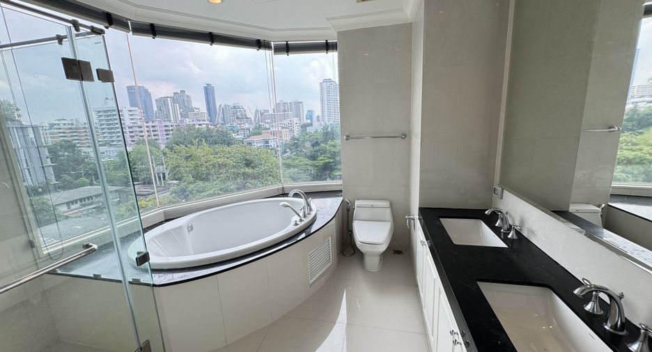 Condo en alquiler de 3 habitaciones en Watthana, Bangkok