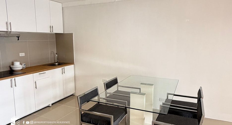 Wohnung zur Miete mit 3 Zimmer in Khlong Toei, Bangkok