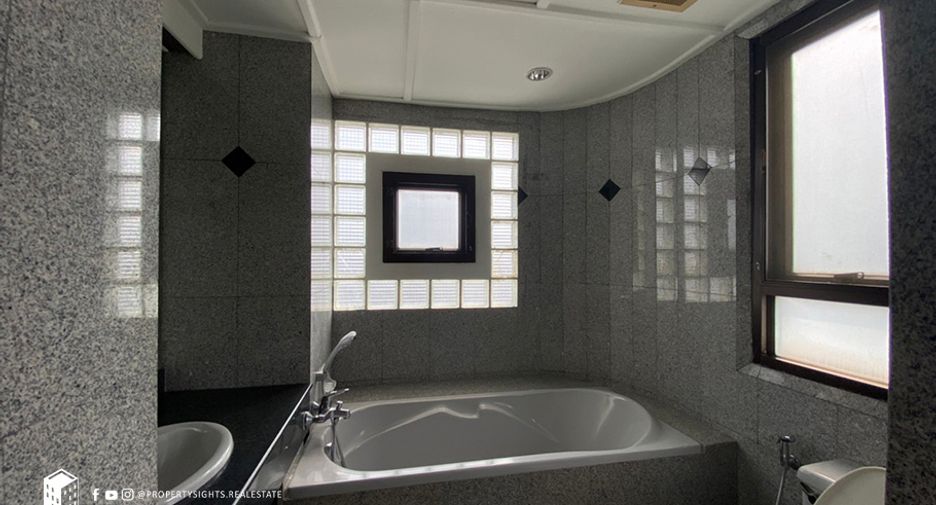 For rent 3 ベッドルーム condo in Watthana, Bangkok