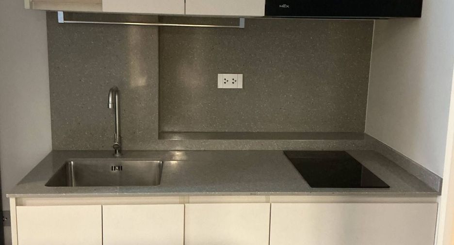 Wohnung zur Miete mit 2 Zimmer in Bang Rak, Bangkok