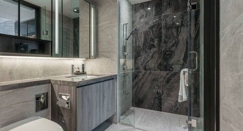 For sale 2 bedrooms condo in Pathum Wan, Bangkok