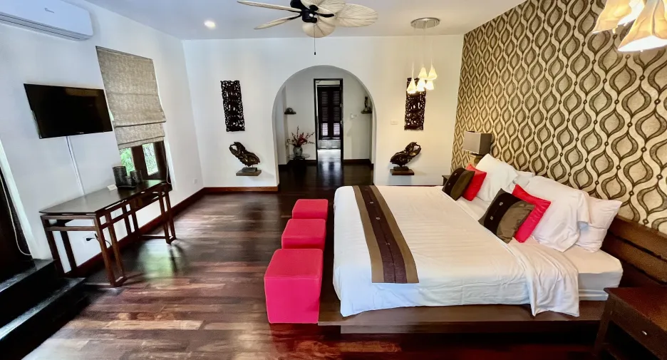 For sale 5 bedrooms villa in Hua Hin, Prachuap Khiri Khan