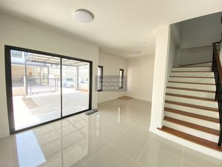 Продажа 3 спальни дом в Si Racha, Чонбури