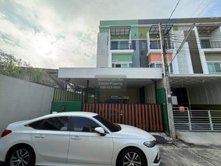 Продажа 3 спальни таунхаус в Сапхан Сунг, Бангкок