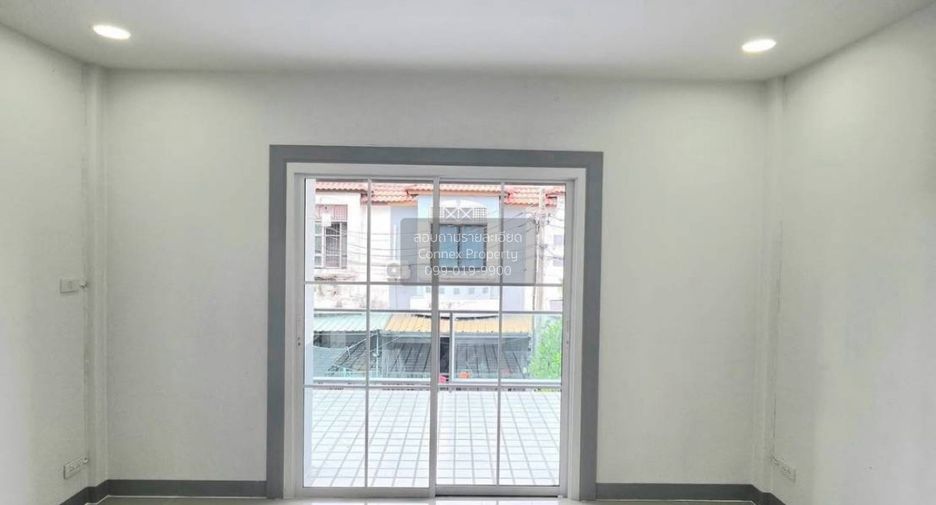 Продажа 3 спальни таунхаус в Sai Noi, Нонтабури