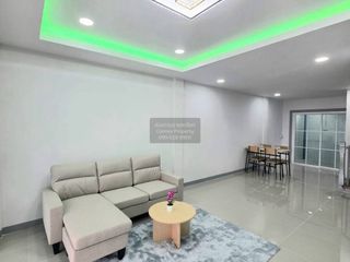 Продажа 3 спальни таунхаус в Sai Noi, Нонтабури