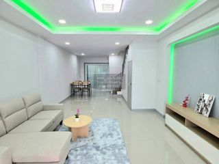 Продажа 3 спальни таунхаус в Sai Noi, Нонтабури