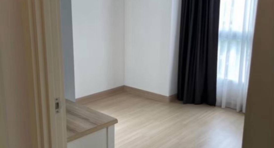 For rent 2 bedrooms condo in Huai Khwang, Bangkok