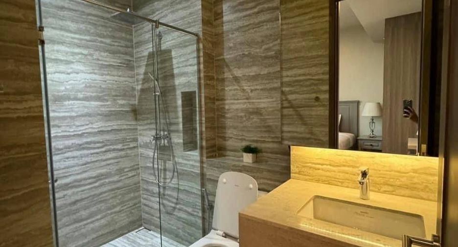 For rent 3 bedrooms condo in Khlong Toei, Bangkok
