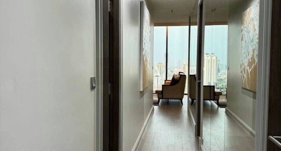 For rent 3 bedrooms condo in Khlong Toei, Bangkok