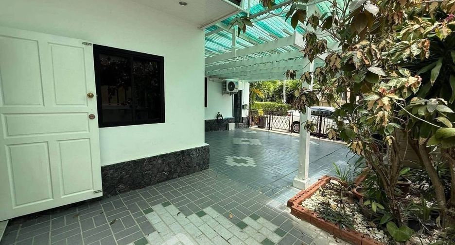 Аренда 4 спальни кондо в Na Jomtien, Паттайя