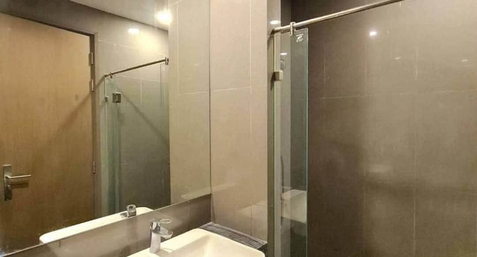For rent 2 bedrooms condo in Bang Rak, Bangkok